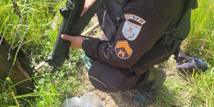 Após troca de tiros, homens são presos com drogas em Resende