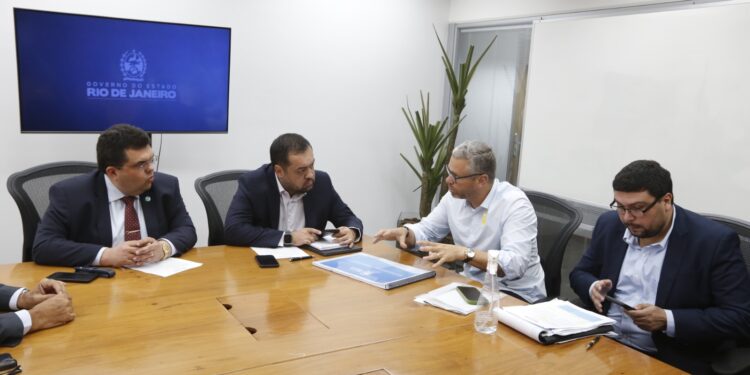 Prefeito de Barra Mansa pede ajuda a governador para realização de 28 obras emergenciais