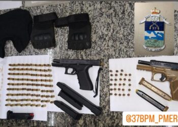 Após perseguição policial, homem é preso com armas e drogas em Porto Real