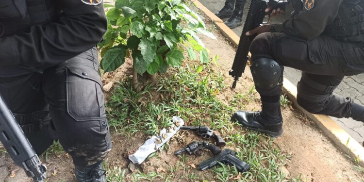 Dois homens morrem durante confronto com PM na Baixada da Olaria, em Resende