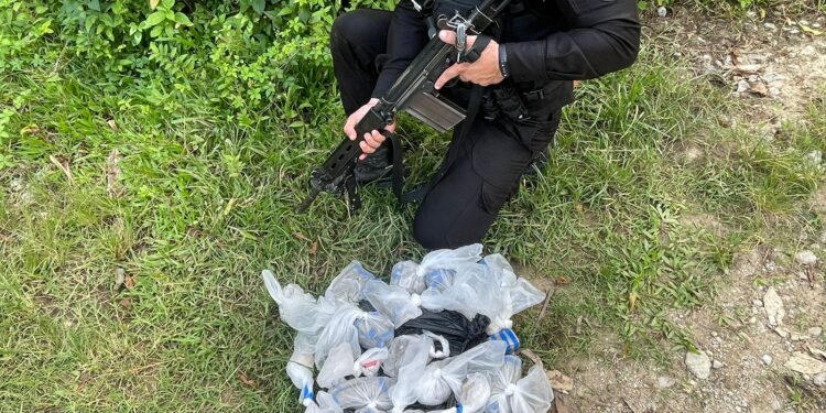 Drogas são apreendidas no bairro Mesquita, em Barra do Piraí