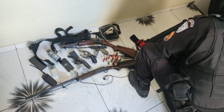 PM prende homem foragido do sistema prisional e mais dois acusados em Itatiaia