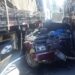 Carro fica preso entre dois caminhões em acidente na Dutra