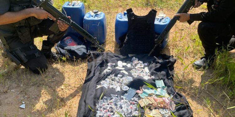 PM prende homem e apreende grande quantidade de drogas em megaoperação em Resende