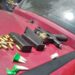 Seis pessoas são flagradas com granada, arma e drogas na Rio-Santos