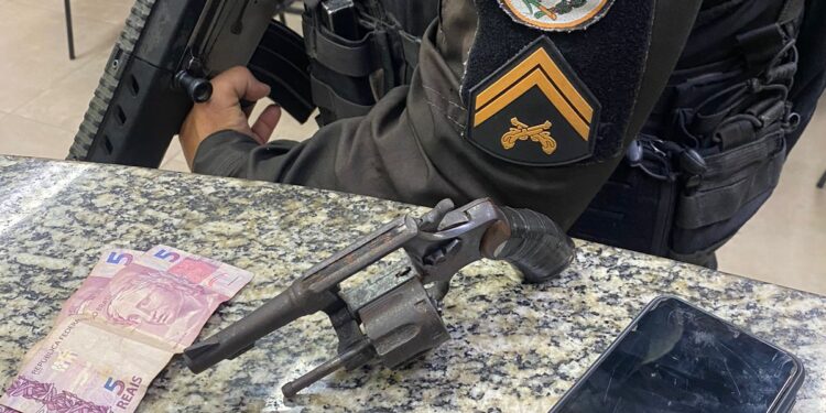 Homem armado é preso na Vila Independência, em Barra Mansa