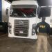Carreta comprada com cheque sem fundo é recuperada na Dutra