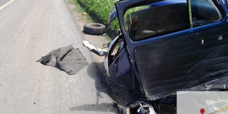 Carro capota e deixa homem ferido na Dutra, em Piraí