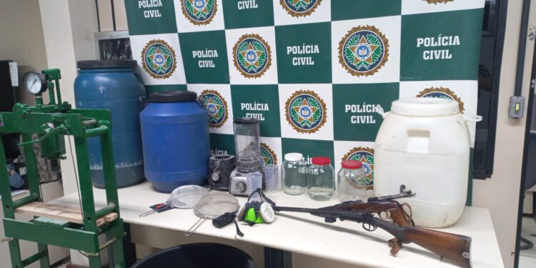 Polícia Civil descobre refinaria utilizada pelo tráfico interestadual em Resende
