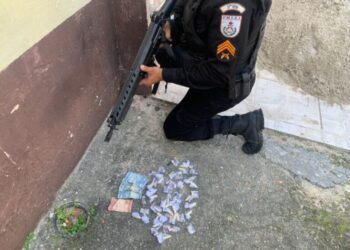 Jovem que guardava drogas em casa, na Morada do Contorno, em Resende, é preso