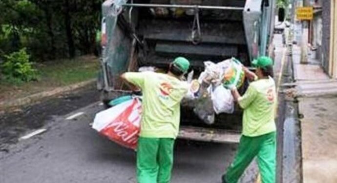 Funcionários da Pioneira fazem paralisação no serviço de coleta de lixo em Barra Mansa