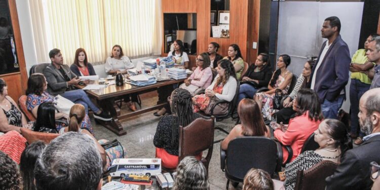 Mario Esteves vai pagar piso nacional para classe de professores
