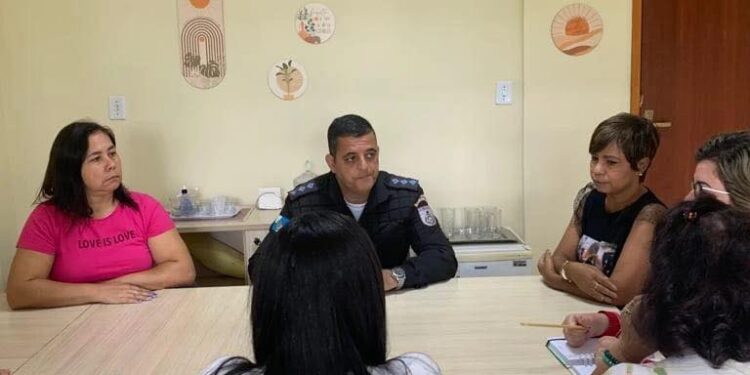 Comandante do 10° BPM e representantes da Educação de Piraí se reúnem para debater a segurança nas escolas