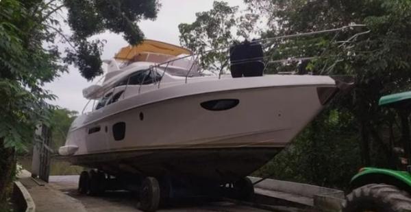 Barco de R$ 3 milhões roubado em Angra é recuperado no litoral paulista