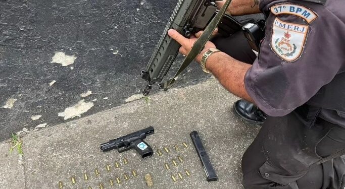Homem é preso com arma e munição em Resende