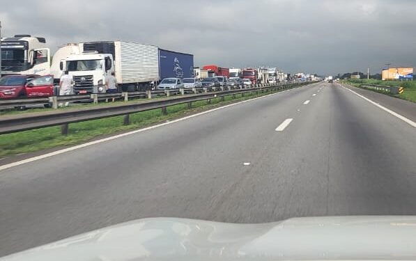 Dutra apresenta pontos de tráfego intenso em Barra Mansa e Resende
