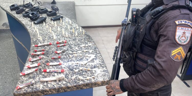 Homem é preso com por tráfico de drogas no Santa Inês, em Barra Mansa