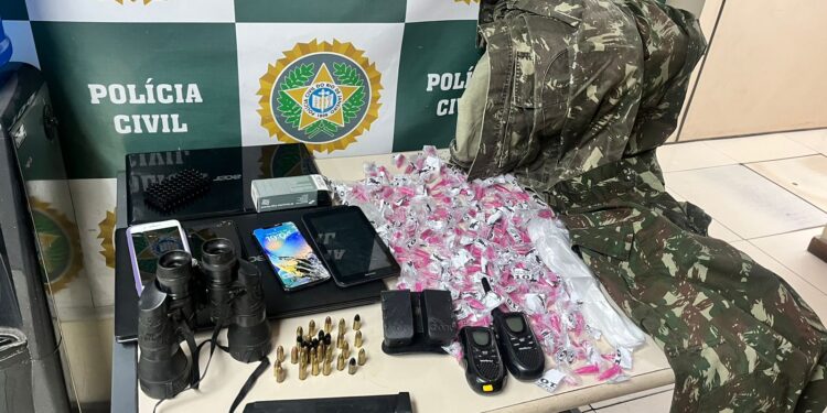 Polícia prende homem apontado como gerente de facção no bairro Roma, em Volta Redonda