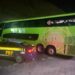 Ônibus de aplicativo com licenciamento vencido é flagrado na Dutra, em Piraí