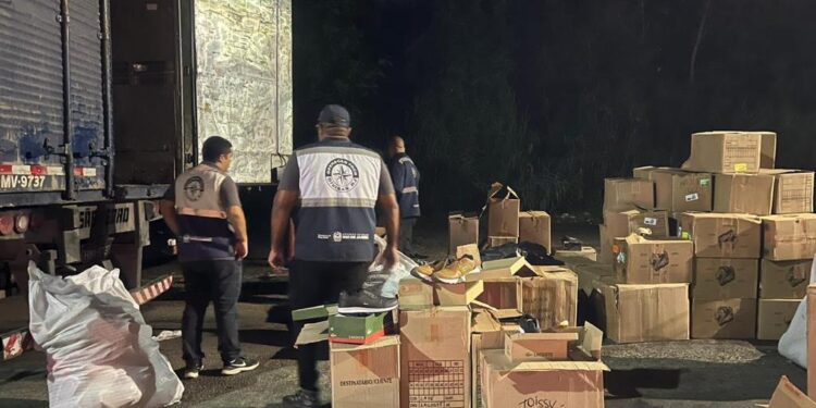 Operação Foco apreende cerca de dois mil pares de tênis com indícios de pirataria