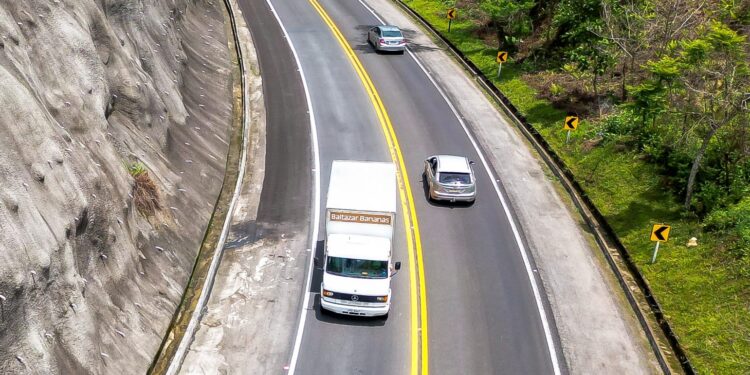 Mais de um milhão de veículos devem passar pela Dutra e Rio-Santos durante feriado