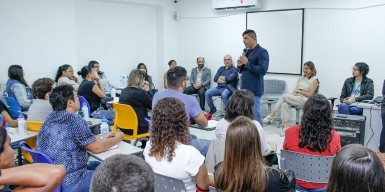 Mario Esteve participa de capacitação de novos servidores da prefeitura