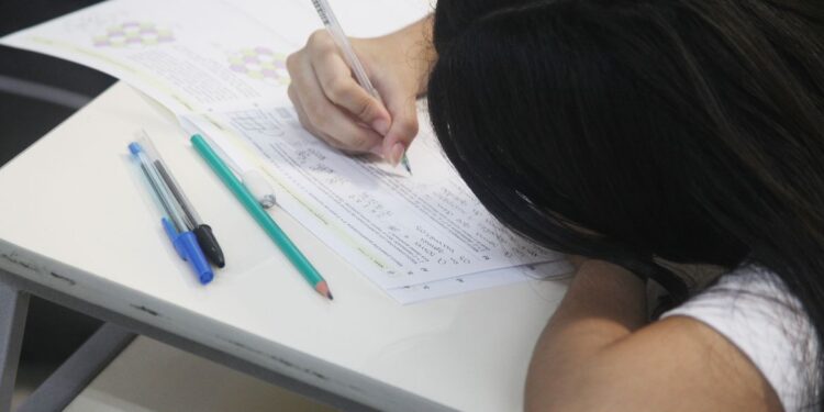Candidatos têm até sexta-feira para pedir isenção de taxa do Enem