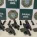 Mulher é detida com sete pistolas presas ao corpo