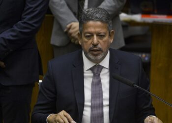 Câmara aprova regime de urgência para votação do PL das fake news