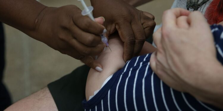 Número de crianças internadas por vírus respiratório aumenta em 15 estados