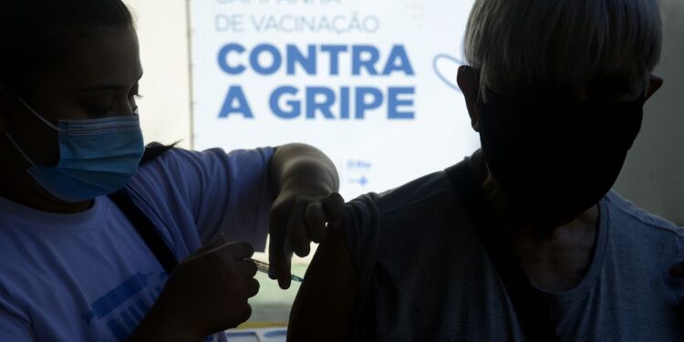 Campanha de vacinação contra gripe inicia em todo o país&nbsp;