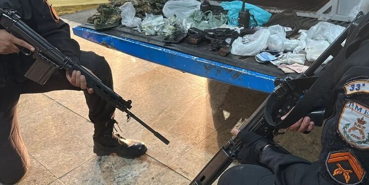 Uma pessoa é morta e duas são baleadas em operação contra o crime em Angra