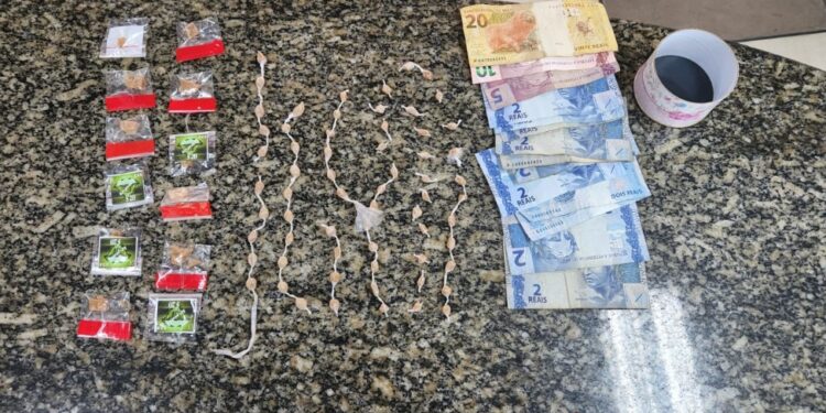 Disque Denúncia leva à prisão de casal por tráfico de drogas em Paraty