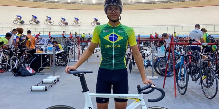 Ciclismo: Katraquinha embarca para temporada em Portugal