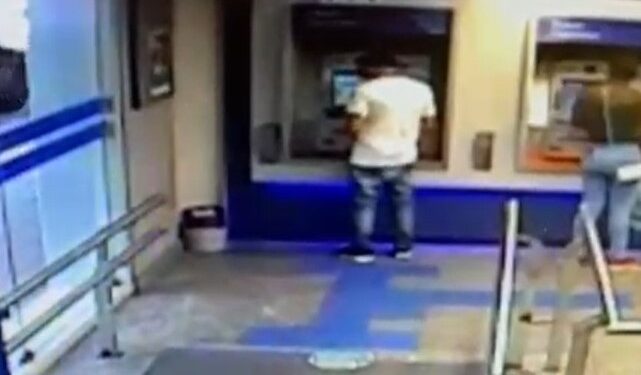 Homem é preso instalando “chupa-cabra” em caixa eletrônico em Barra do Piraí; veja o vídeo