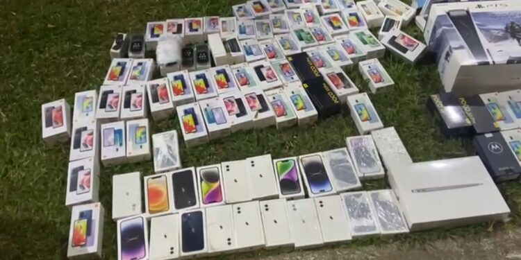 PRF apreende carga de produtos eletrônicos avaliada em R$ 220 mil