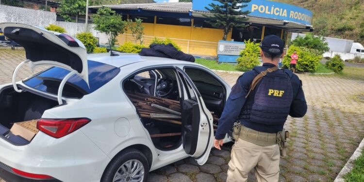 Torcedores do Santos são presos após perseguição pela Dutra, em Piraí