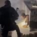 Vídeo: Polícia flagra traficantes escondidos em túnel e apreende grande quantidade de fuzis em operação no Rio