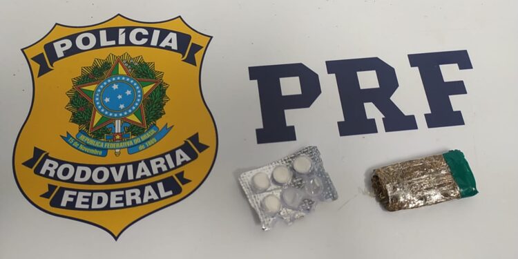 Caminhoneiro é flagrado com “rebite” e maconha na Dutra, em Barra Mansa