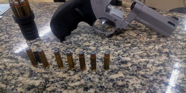 Homem é preso por porte ilegal de arma em Paty do Alferes