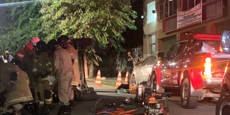 Mulher fica ferida em capotamento de carro, em Barra Mansa