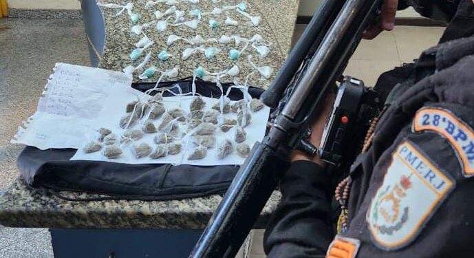 Dois homens são presos por tráfico de drogas em Barra Mansa