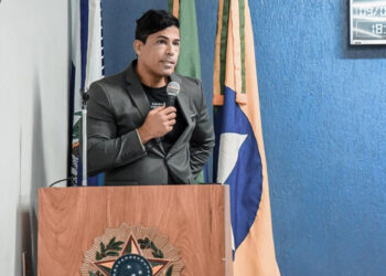 Mario Esteves defende piso salarial dos professores na Câmara