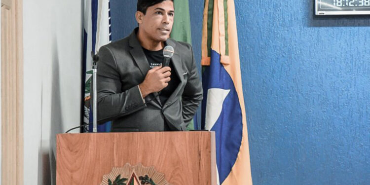 Mario Esteves defende piso salarial dos professores na Câmara