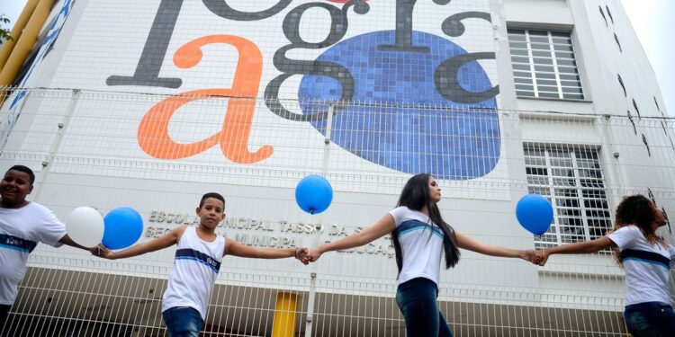Alerj propõe ações de combate à violência nas escolas