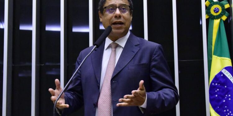 Deputados criticam posicionamento de empresas de tecnologia contra o PL das Fake News