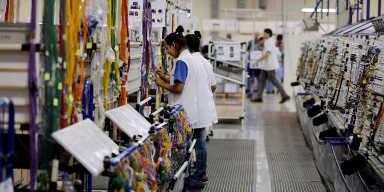 Indústria brasileira cresce 1,1% em março