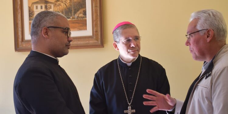 Prefeito de Piraí se reúne com bispo diocesano para debater ações e projetos sociais
