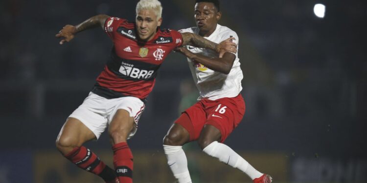 Flamengo visita Bragantino de olho na classificação