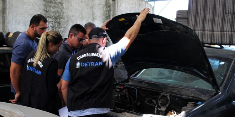 Detran. RJ realiza credenciamento de empresas de desmonte de veículos e ferro-velho